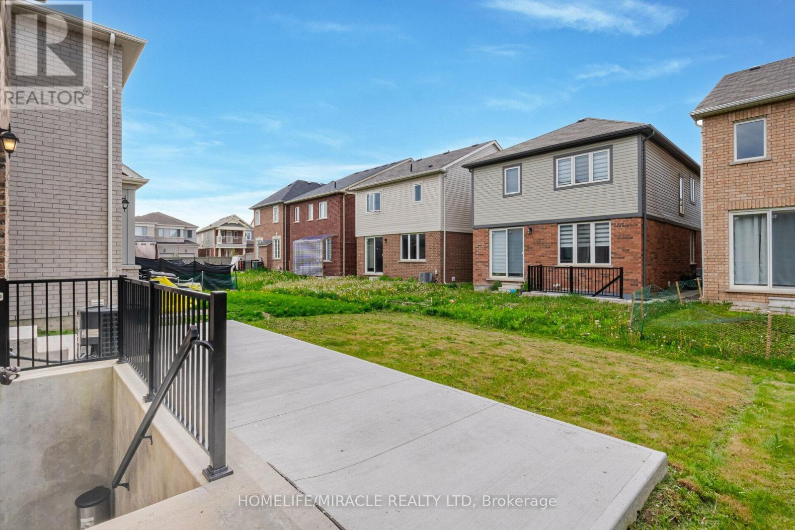 68 Circus Crescent, Brampton, Ontario  L7A 5E1 - Photo 31 - W12932418