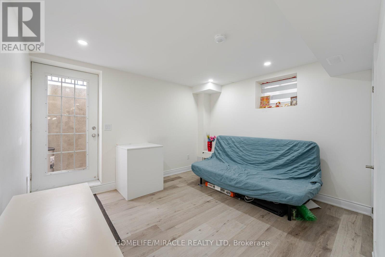 68 Circus Crescent, Brampton, Ontario  L7A 5E1 - Photo 27 - W12932418