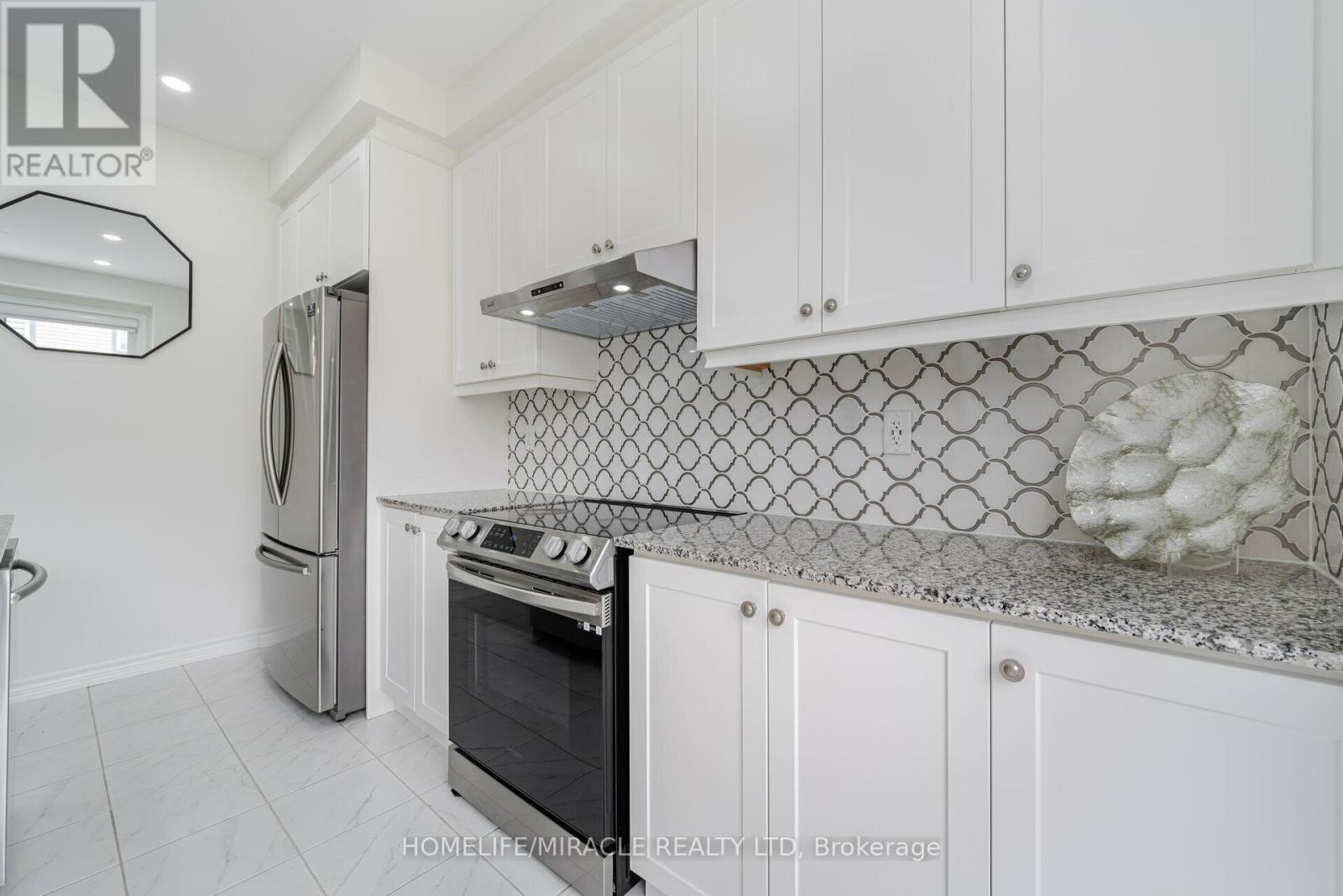 68 Circus Crescent, Brampton, Ontario  L7A 5E1 - Photo 10 - W12932418