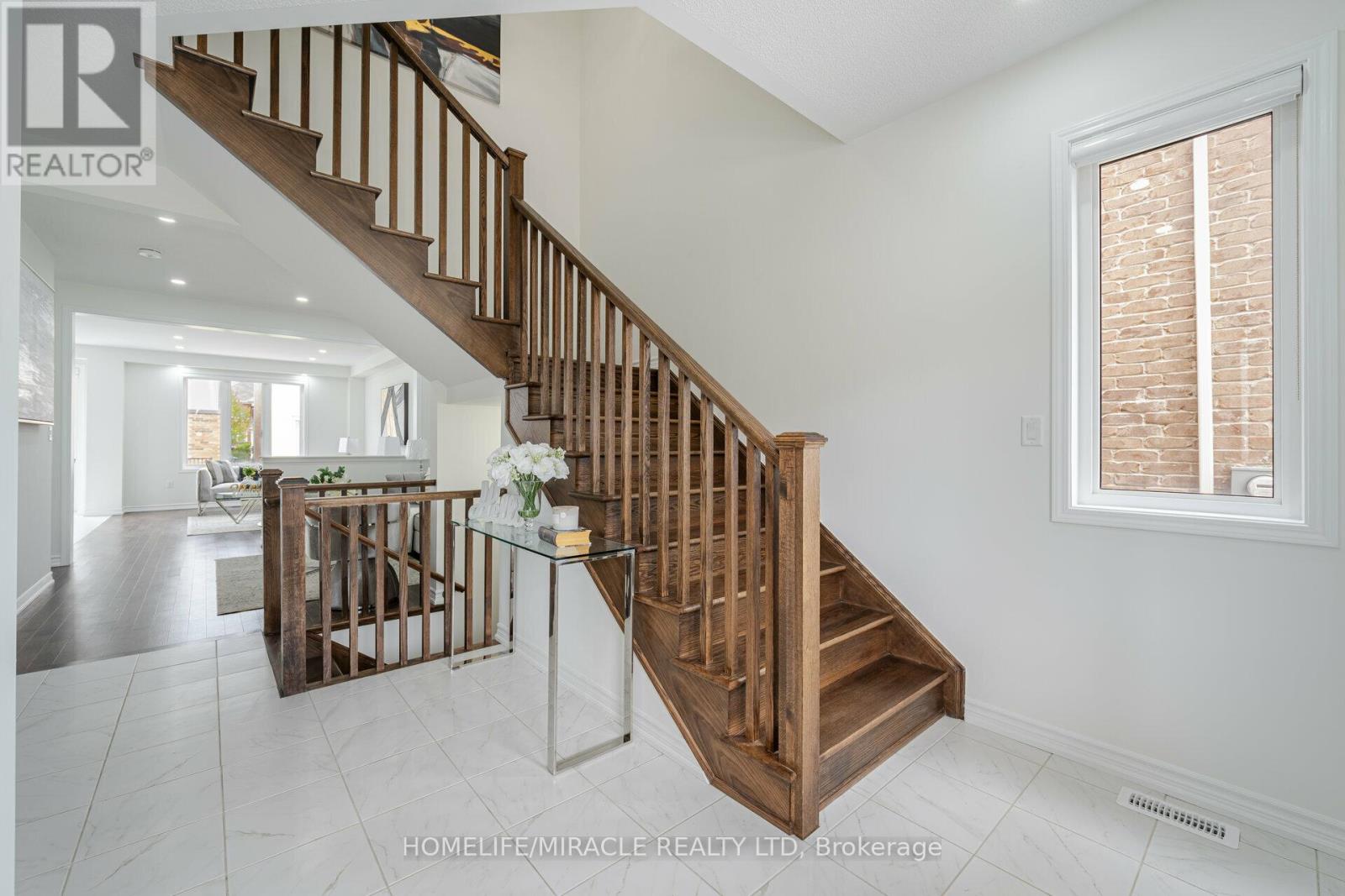 68 Circus Crescent, Brampton, Ontario  L7A 5E1 - Photo 12 - W12932418