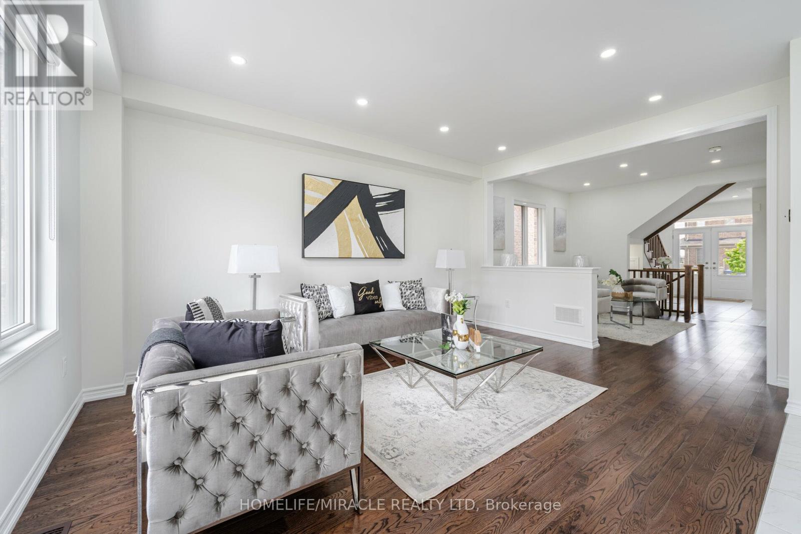 68 Circus Crescent, Brampton, Ontario  L7A 5E1 - Photo 6 - W12932418