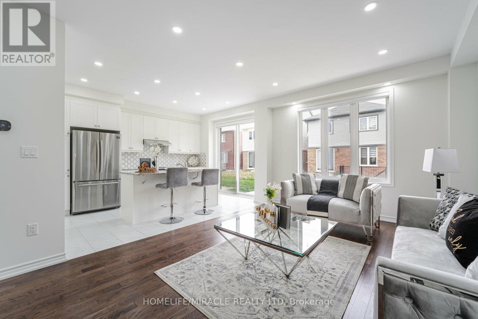 68 Circus Crescent, Brampton, Ontario  L7A 5E1 - Photo 8 - W12932418