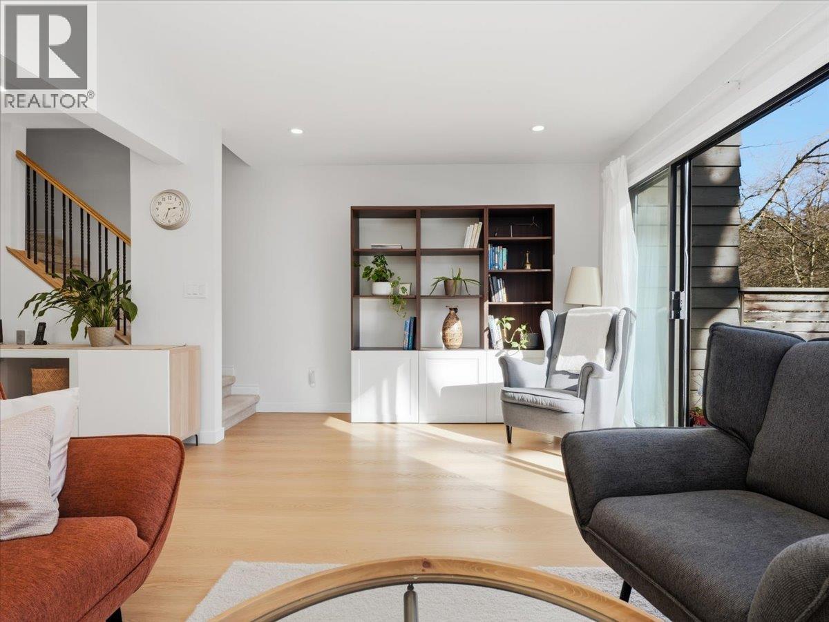 48 1910 Cedar Village Crescent, North Vancouver, British Columbia  V7J 3M5 - Photo 4 - R3096481