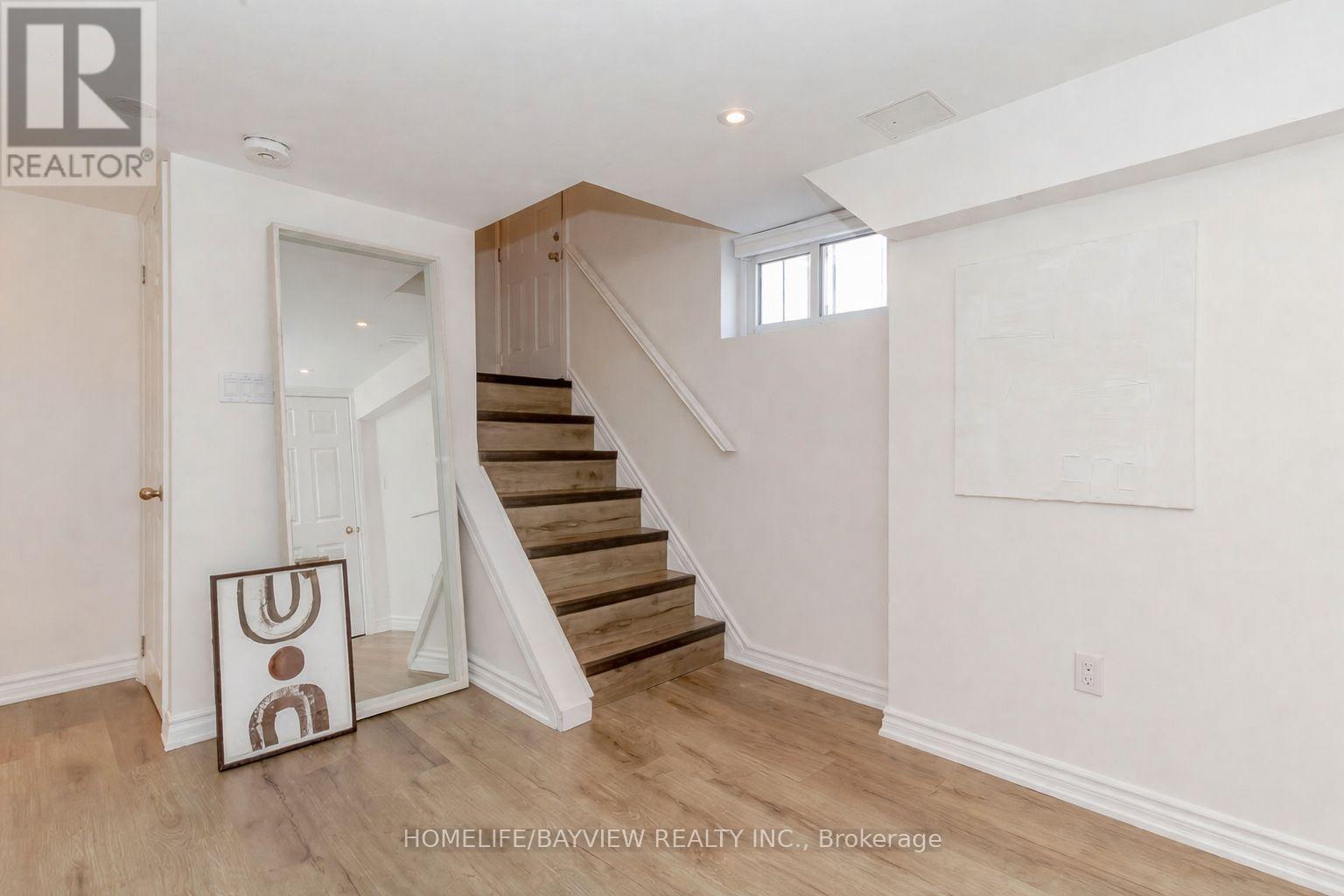 3542 Ashcroft Crescent, Mississauga, Ontario  L5C 2E7 - Photo 6 - W12945834