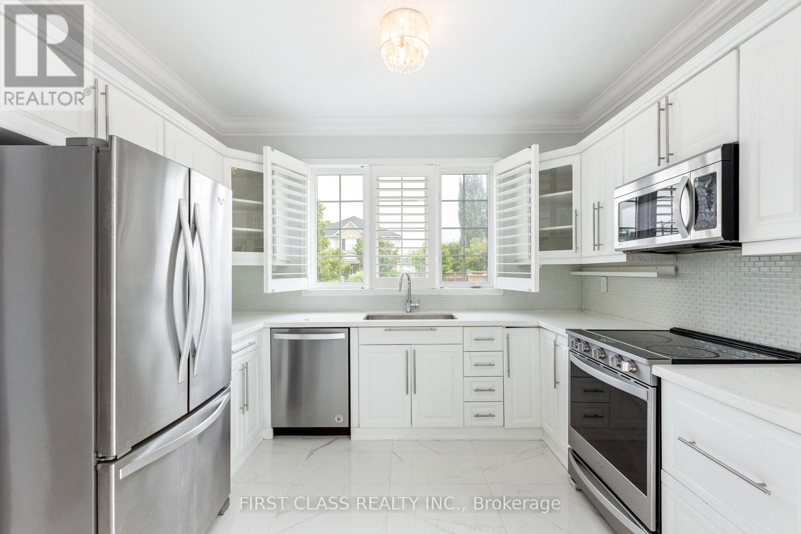 802 Yates Drive, Milton, Ontario  L9T 0E7 - Photo 5 - W12945712