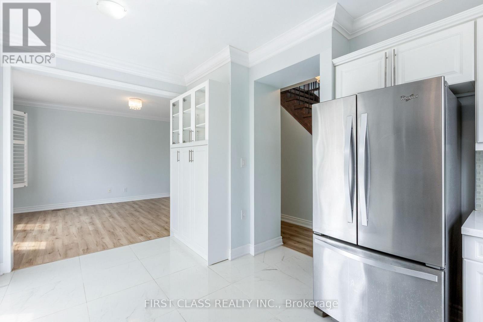 802 Yates Drive, Milton, Ontario  L9T 0E7 - Photo 6 - W12945712