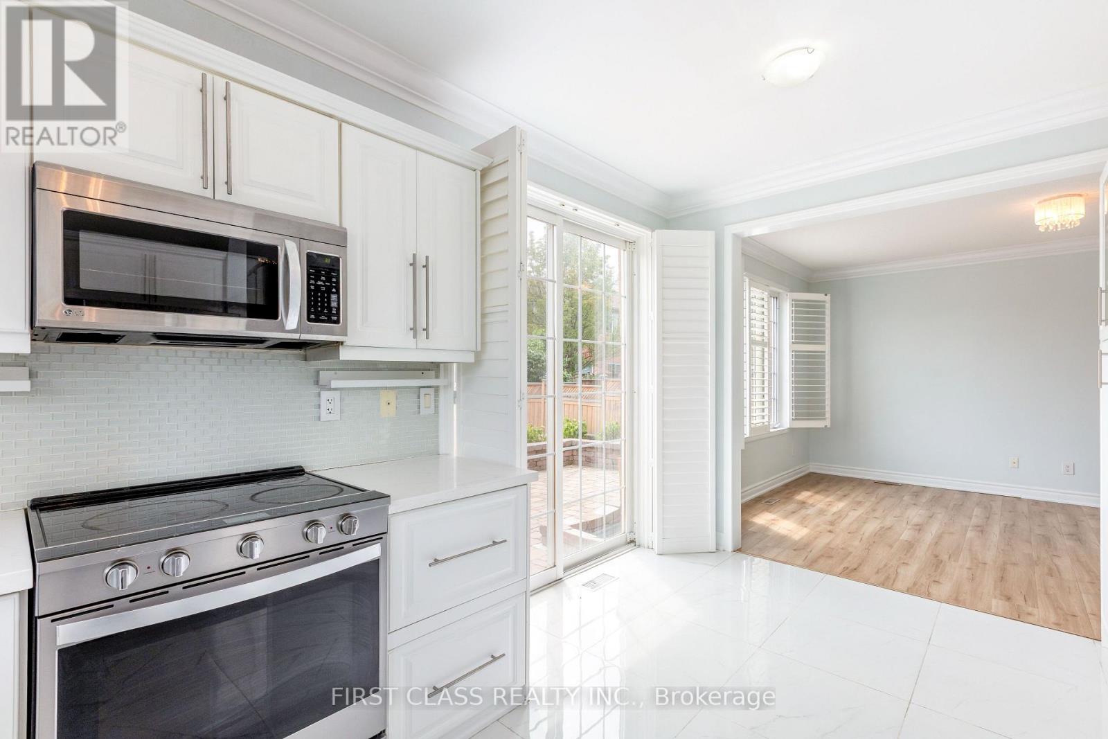 802 Yates Drive, Milton, Ontario  L9T 0E7 - Photo 7 - W12945712