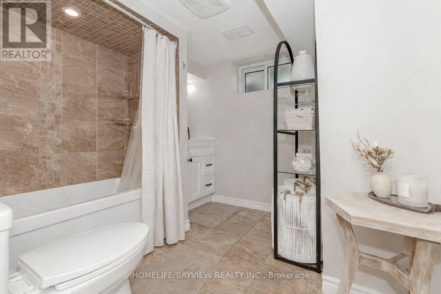 3542 Ashcroft Crescent, Mississauga, Ontario  L5C 2E7 - Photo 10 - W12945834