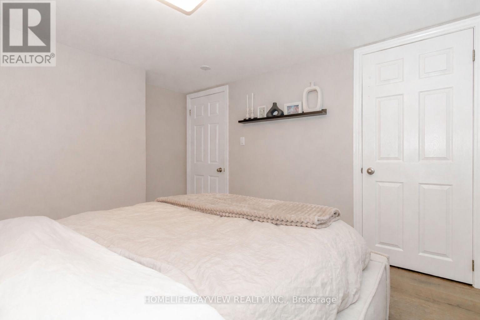 3542 Ashcroft Crescent, Mississauga, Ontario  L5C 2E7 - Photo 9 - W12945834