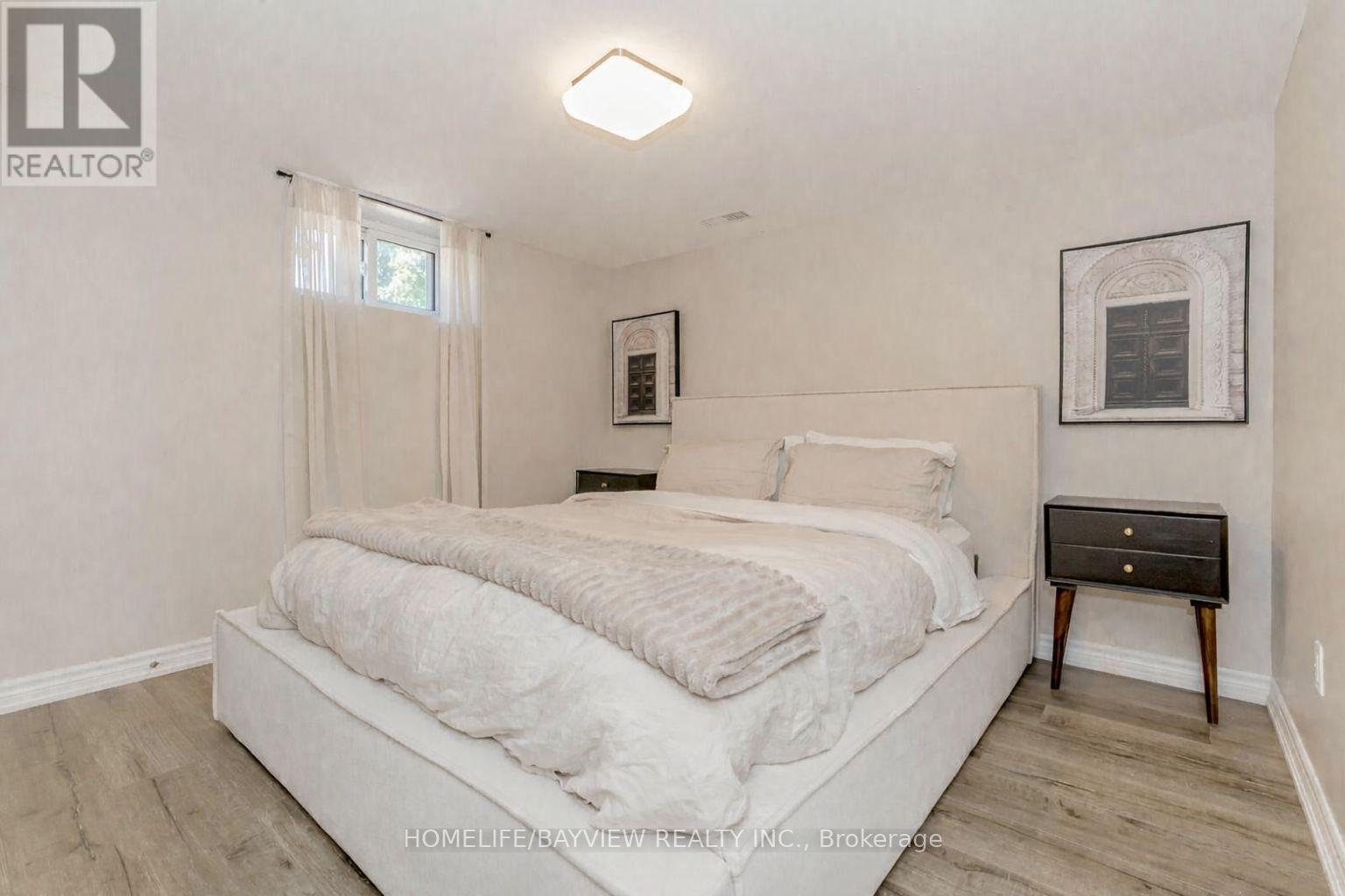 3542 Ashcroft Crescent, Mississauga, Ontario  L5C 2E7 - Photo 8 - W12945834