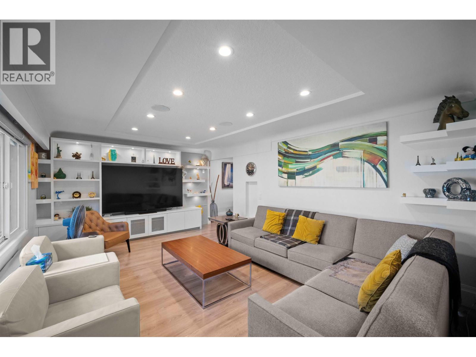 6978 Mckinnon Street, Vancouver, British Columbia  V5S 3G5 - Photo 2 - R3106194