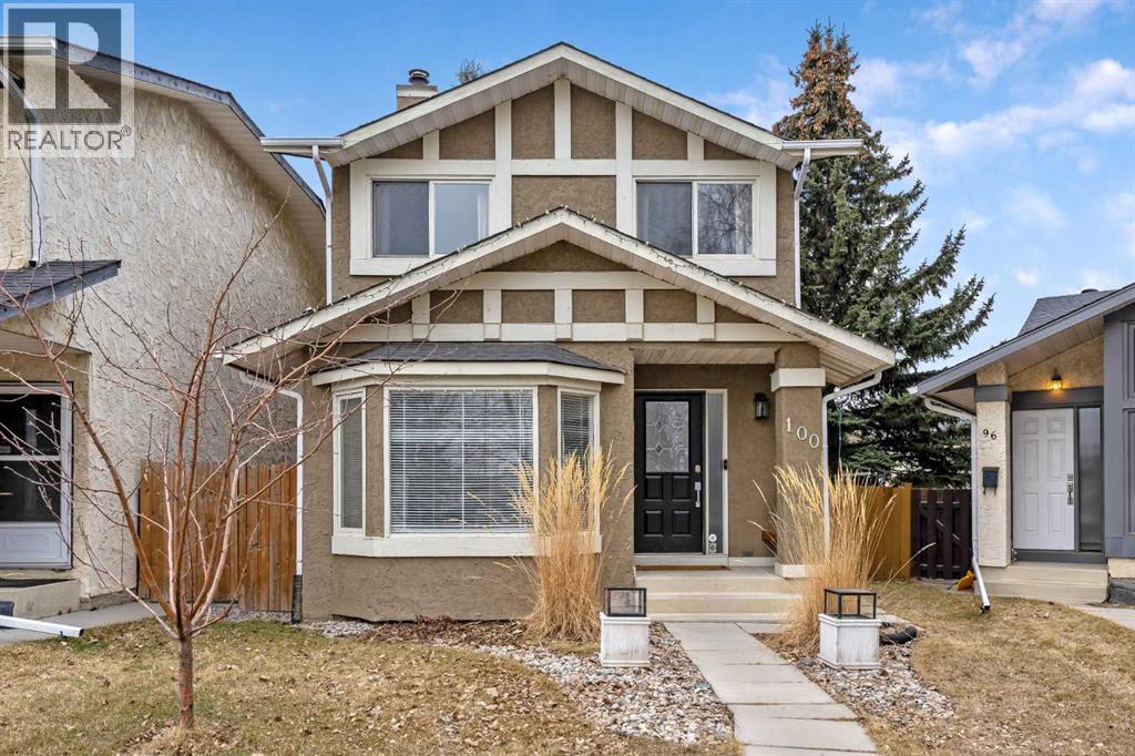 100 Woodfield Green SW, Calgary, Alberta  T2W 3T9 - Photo 1 - A2296479