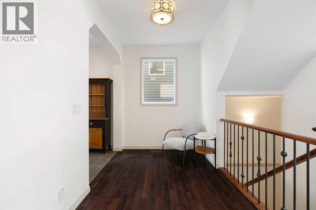 44 Cougar Ridge Green, Calgary, Alberta  T3H 0S6 - Photo 4 - A2297899