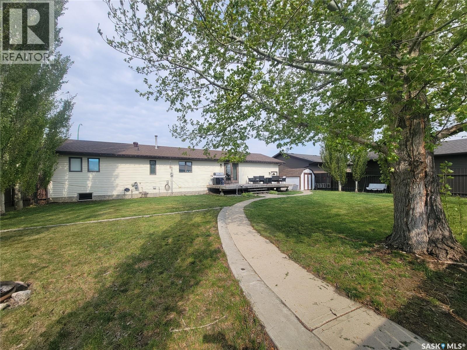 5034 Mirror Drive, Macklin, Saskatchewan  S0L 2S0 - Photo 2 - SK031846