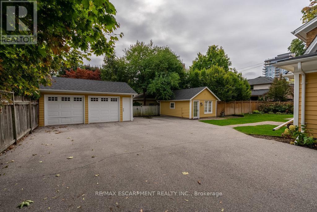 A - 2080 Caroline Street, Burlington, Ontario  L7R 1L5 - Photo 6 - W12949550