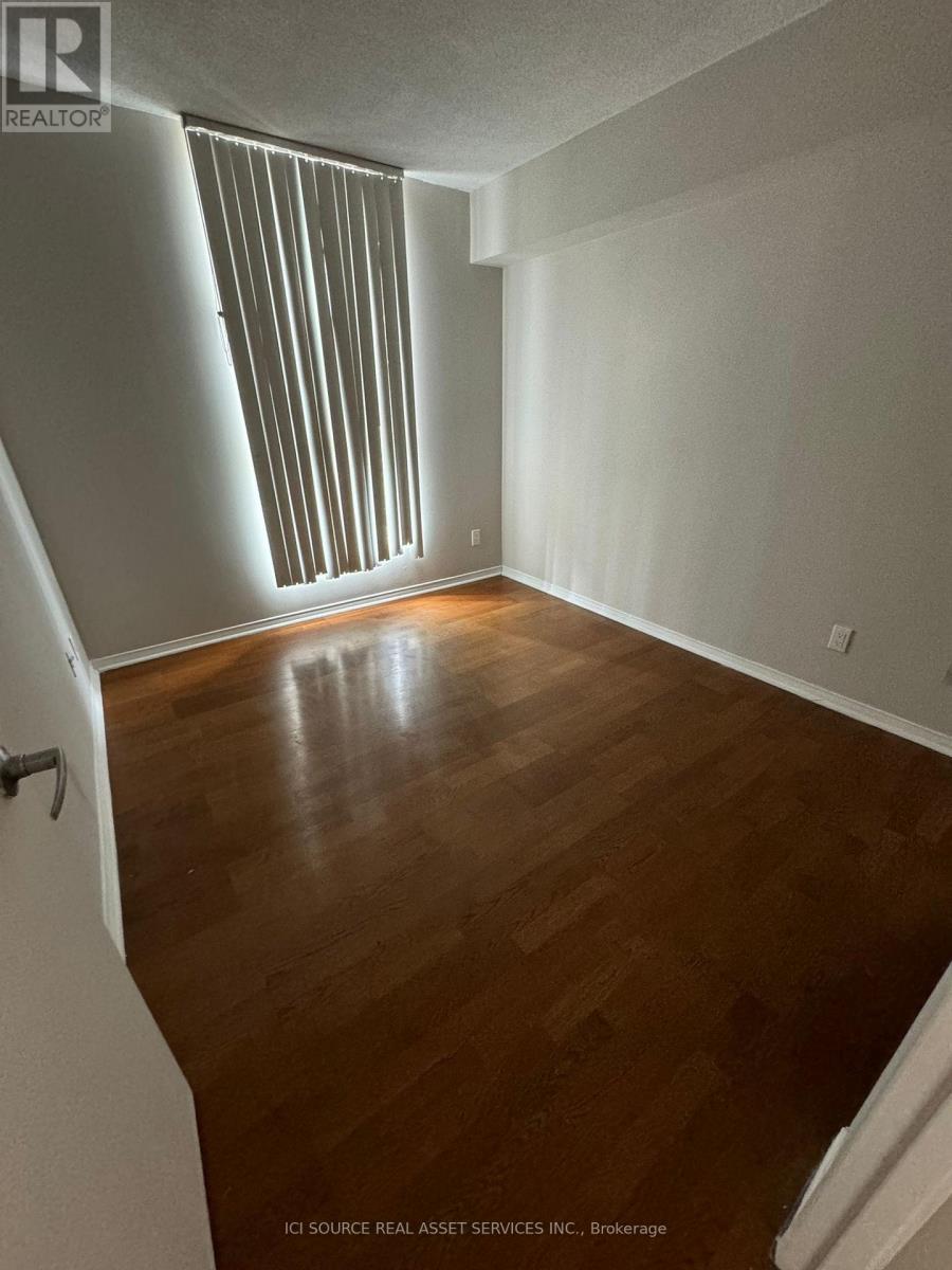 610 - 115 Hillcrest Avenue, Mississauga, Ontario  L5B 3Y9 - Photo 3 - W12949554