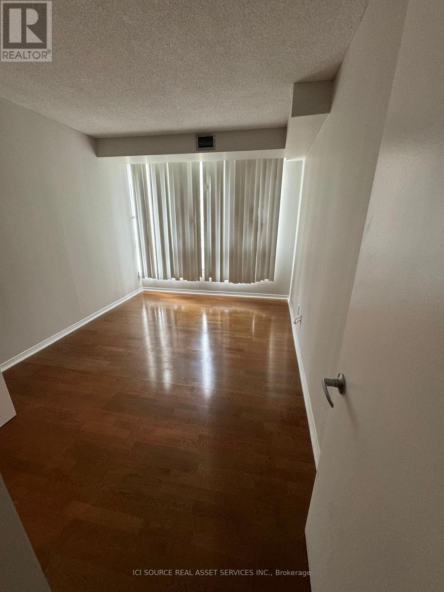 610 - 115 Hillcrest Avenue, Mississauga, Ontario  L5B 3Y9 - Photo 5 - W12949554