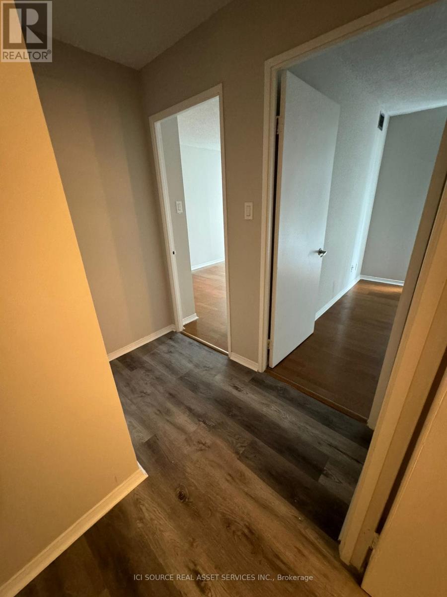 610 - 115 Hillcrest Avenue, Mississauga, Ontario  L5B 3Y9 - Photo 7 - W12949554