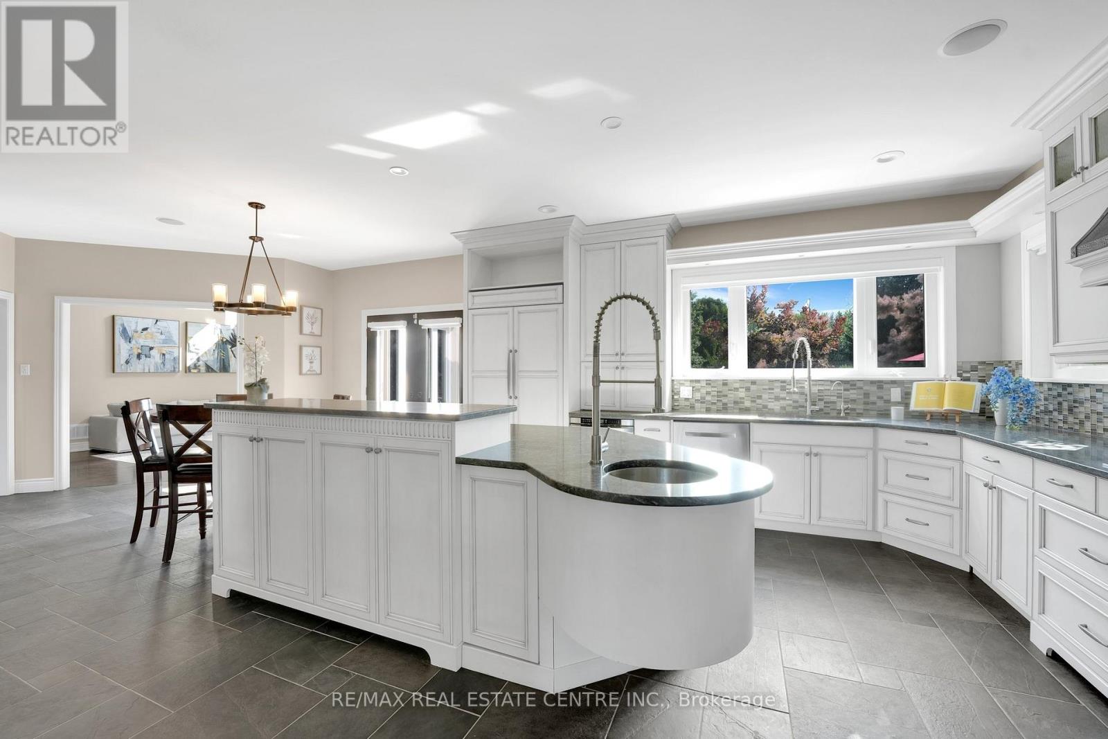 11135 Menzies Court, Milton, Ontario  L0P 1B0 - Photo 17 - W12949558