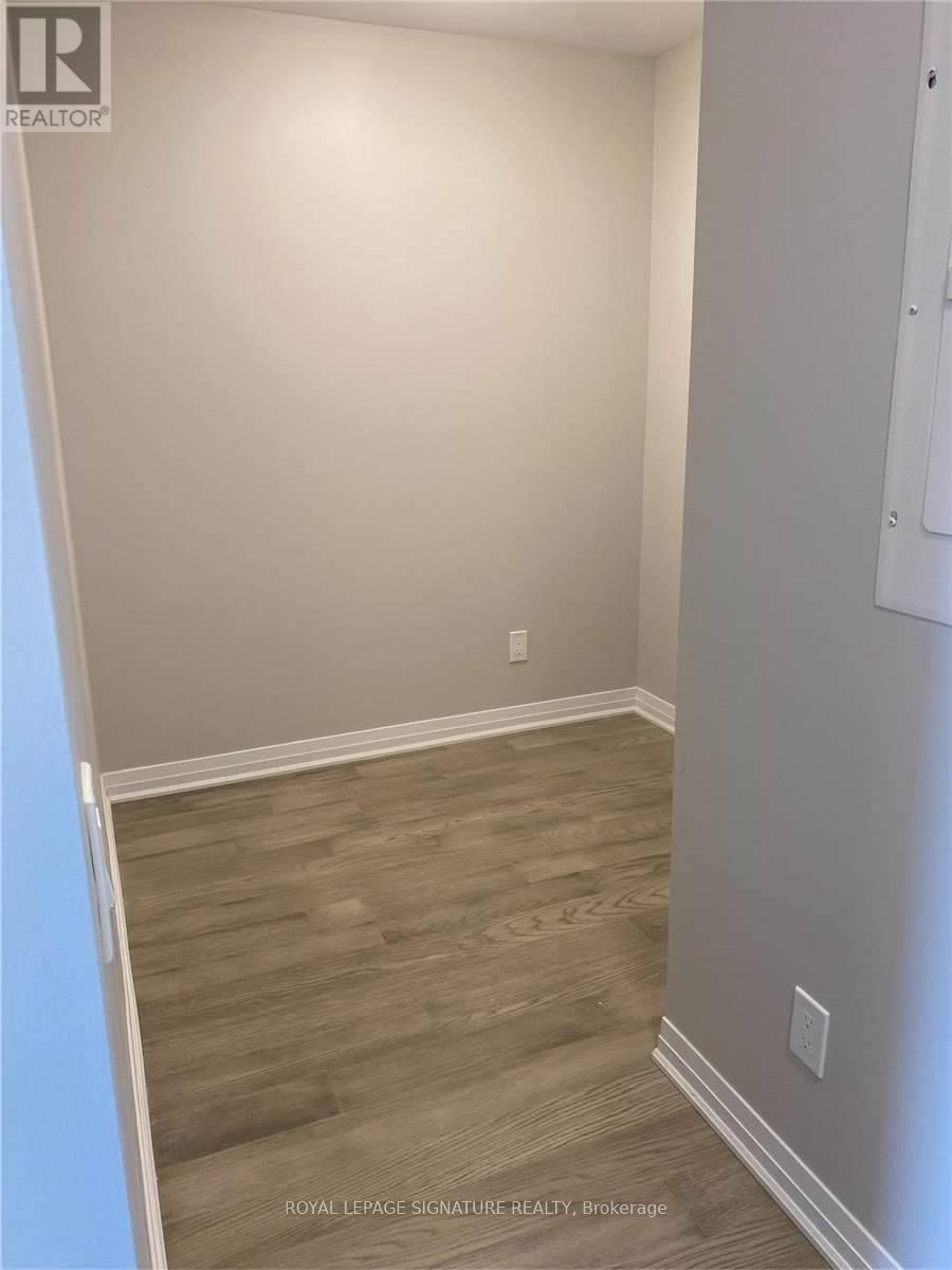 112 - 95 Dundas Street W, Oakville, Ontario  L5B 2T5 - Photo 7 - W12949564