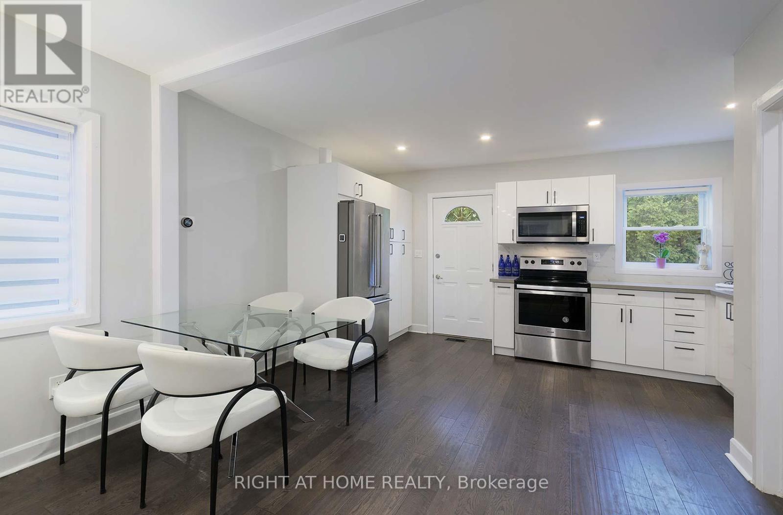 48 Van Stassen Boulevard, Toronto, Ontario  M6S 2N5 - Photo 15 - W12949612