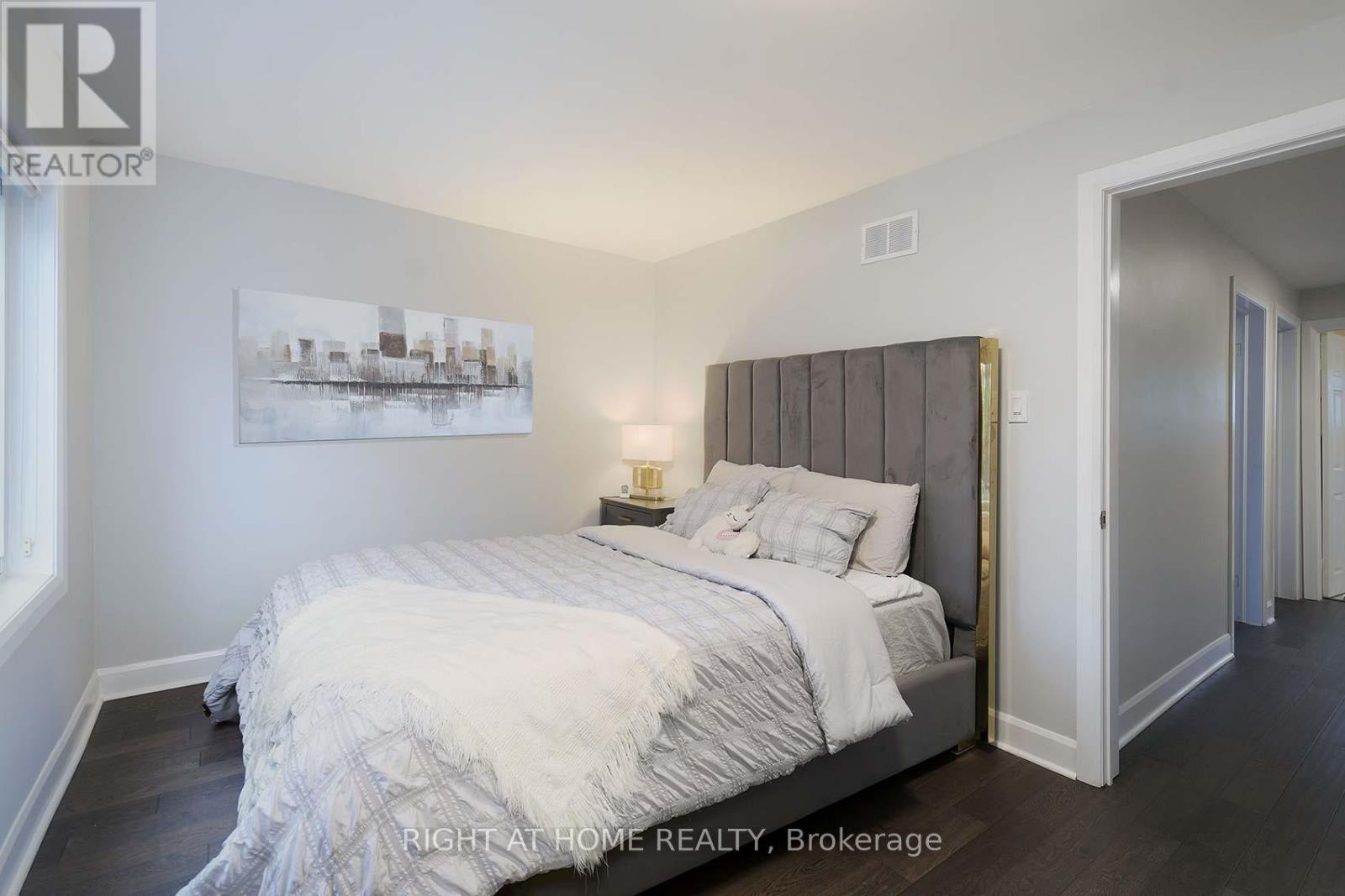 48 Van Stassen Boulevard, Toronto, Ontario  M6S 2N5 - Photo 17 - W12949612