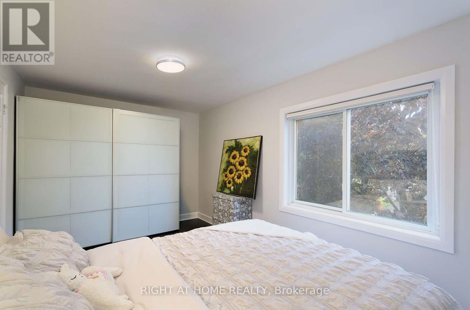 48 Van Stassen Boulevard, Toronto, Ontario  M6S 2N5 - Photo 18 - W12949612