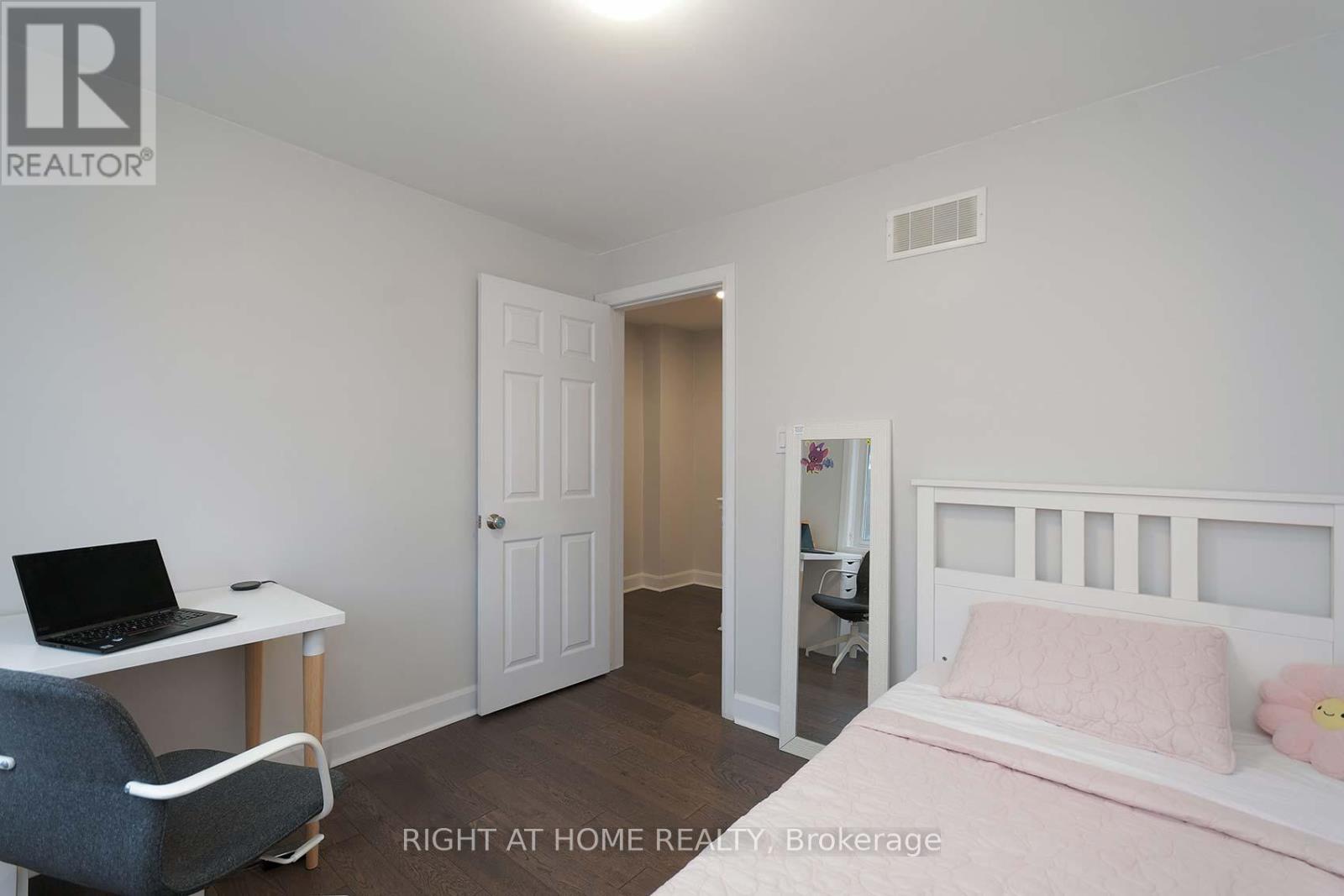 48 Van Stassen Boulevard, Toronto, Ontario  M6S 2N5 - Photo 20 - W12949612