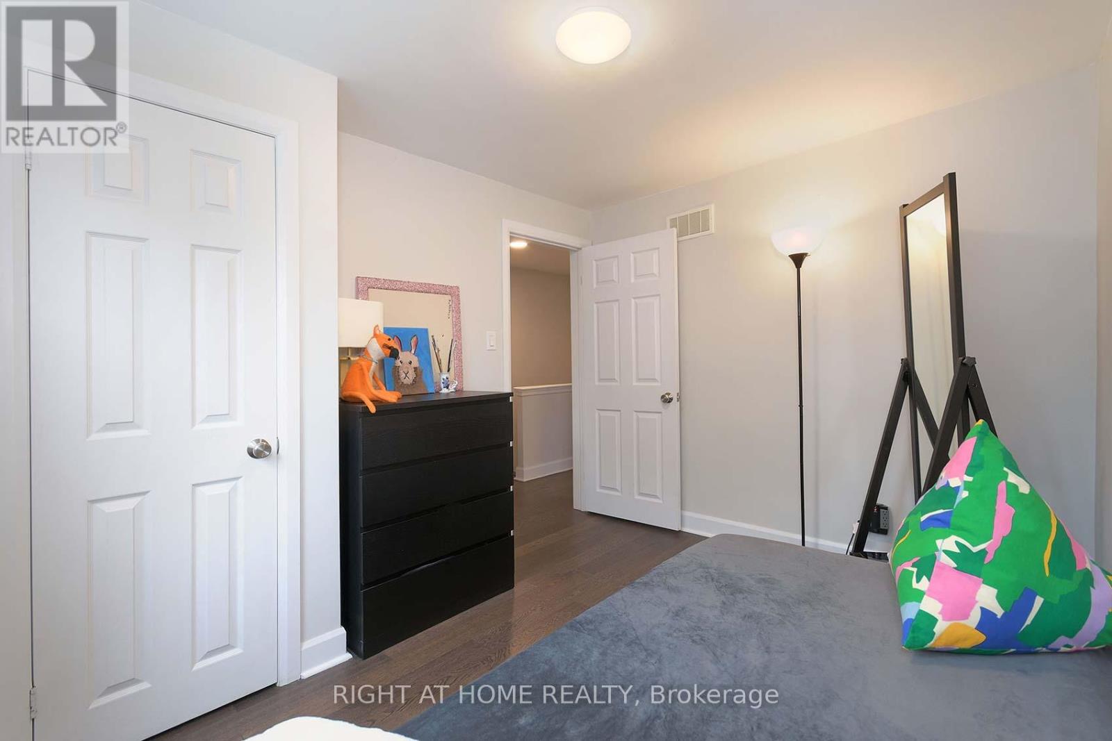 48 Van Stassen Boulevard, Toronto, Ontario  M6S 2N5 - Photo 22 - W12949612