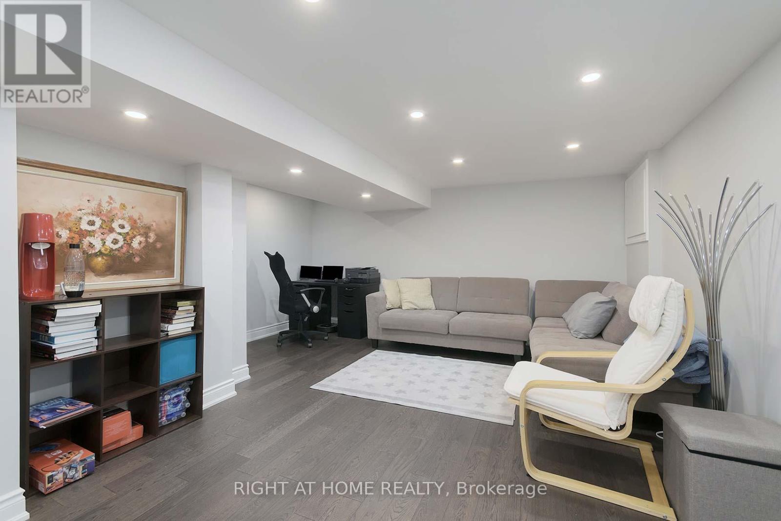 48 Van Stassen Boulevard, Toronto, Ontario  M6S 2N5 - Photo 25 - W12949612