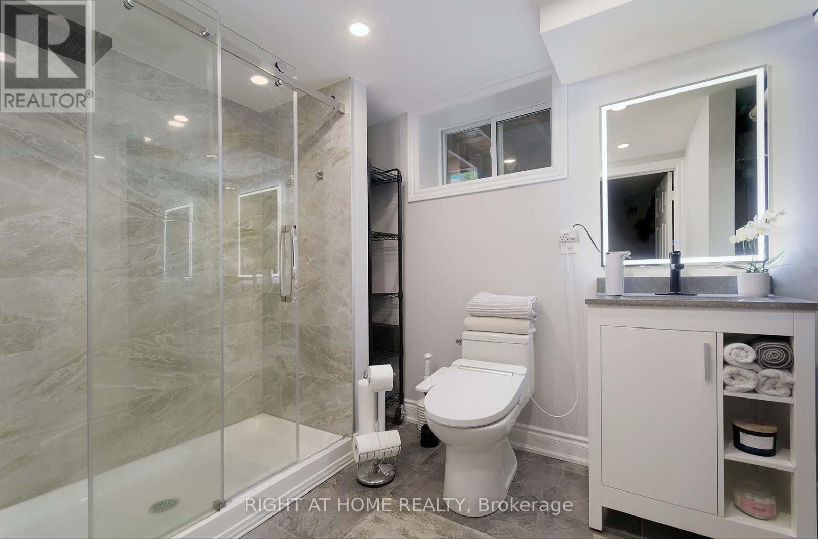 48 Van Stassen Boulevard, Toronto, Ontario  M6S 2N5 - Photo 28 - W12949612