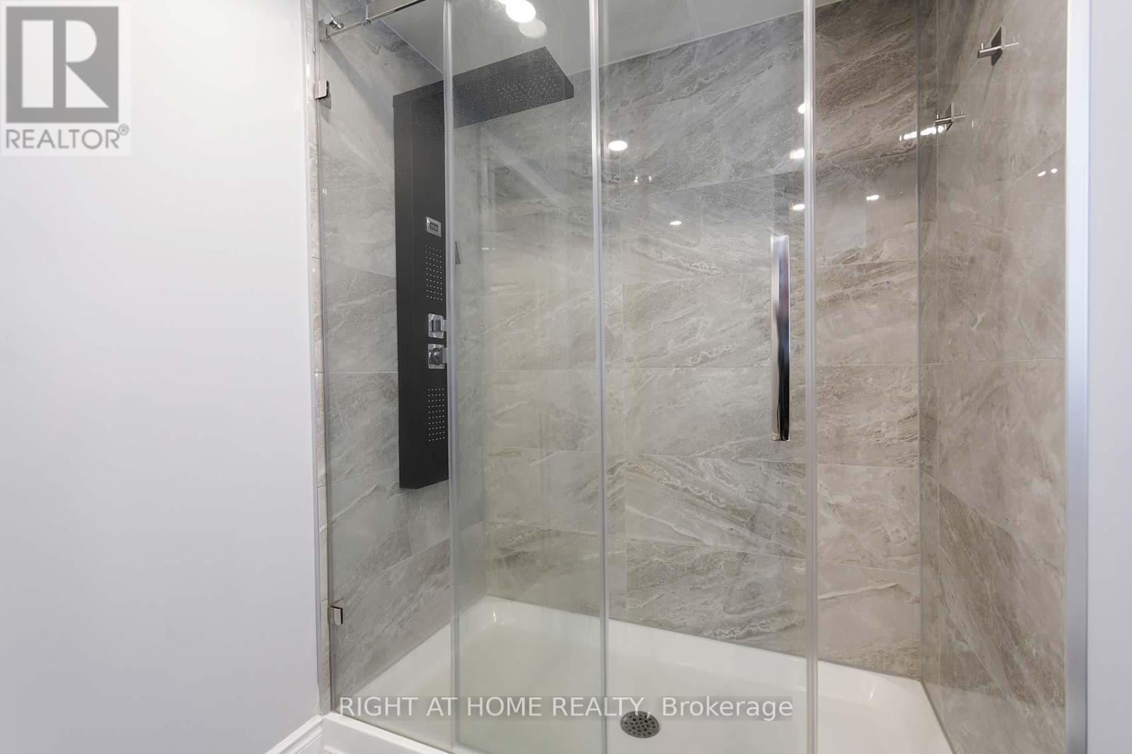 48 Van Stassen Boulevard, Toronto, Ontario  M6S 2N5 - Photo 29 - W12949612