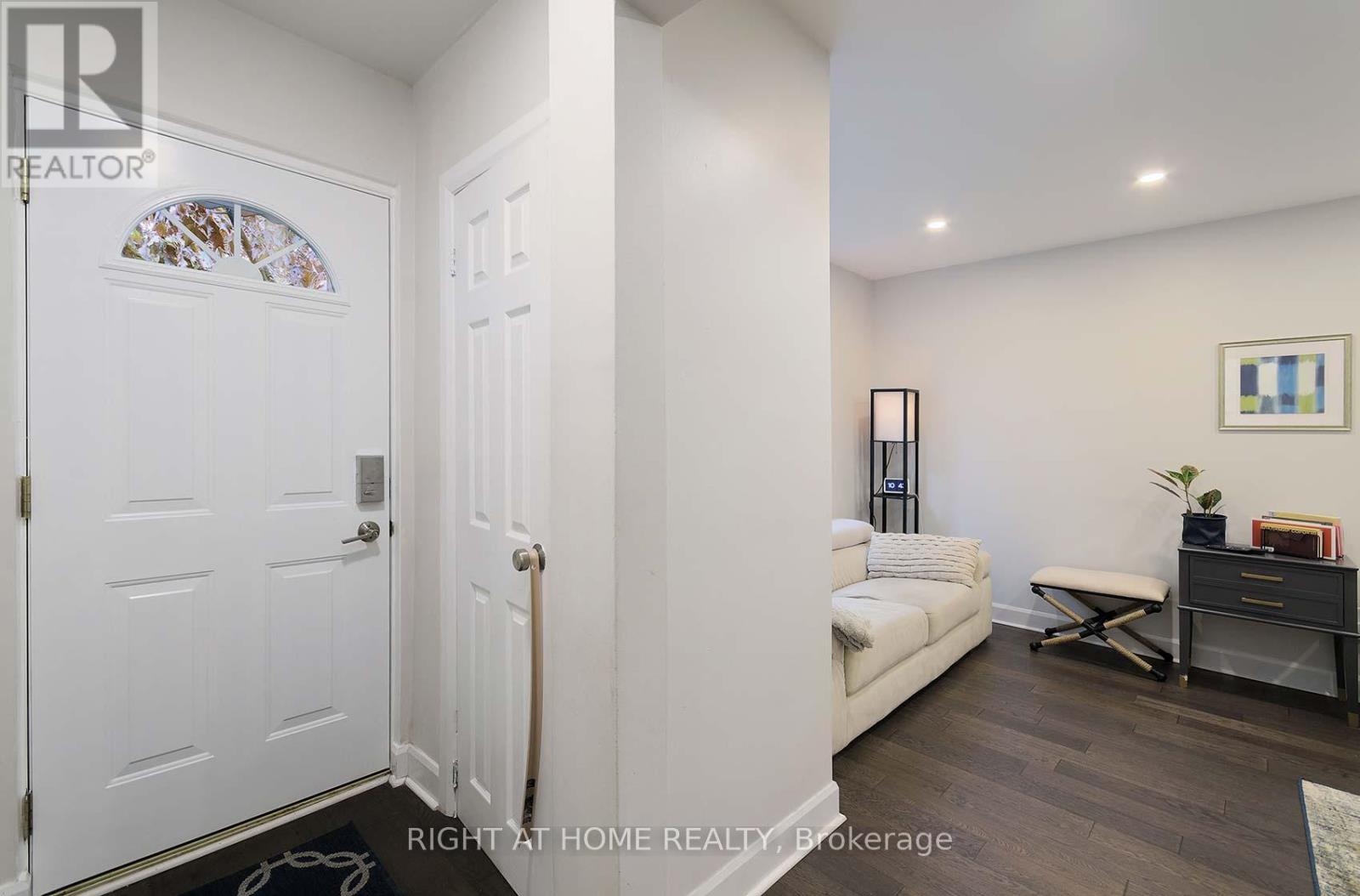 48 Van Stassen Boulevard, Toronto, Ontario  M6S 2N5 - Photo 7 - W12949612