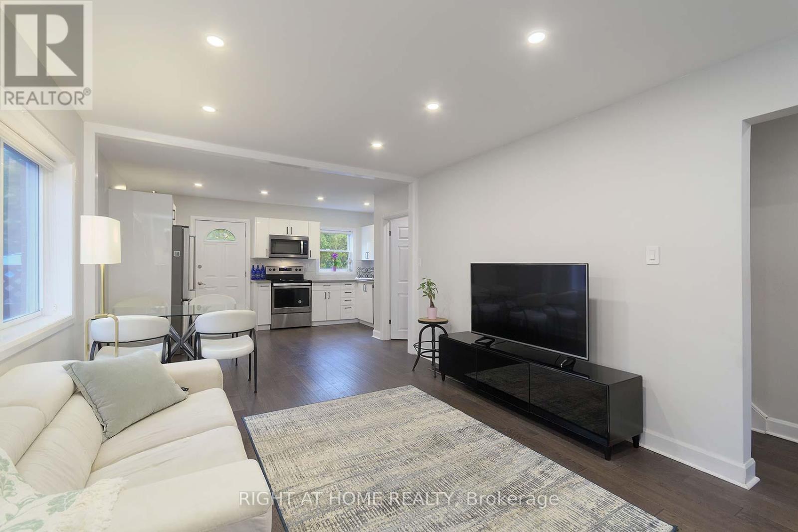 48 Van Stassen Boulevard, Toronto, Ontario  M6S 2N5 - Photo 8 - W12949612