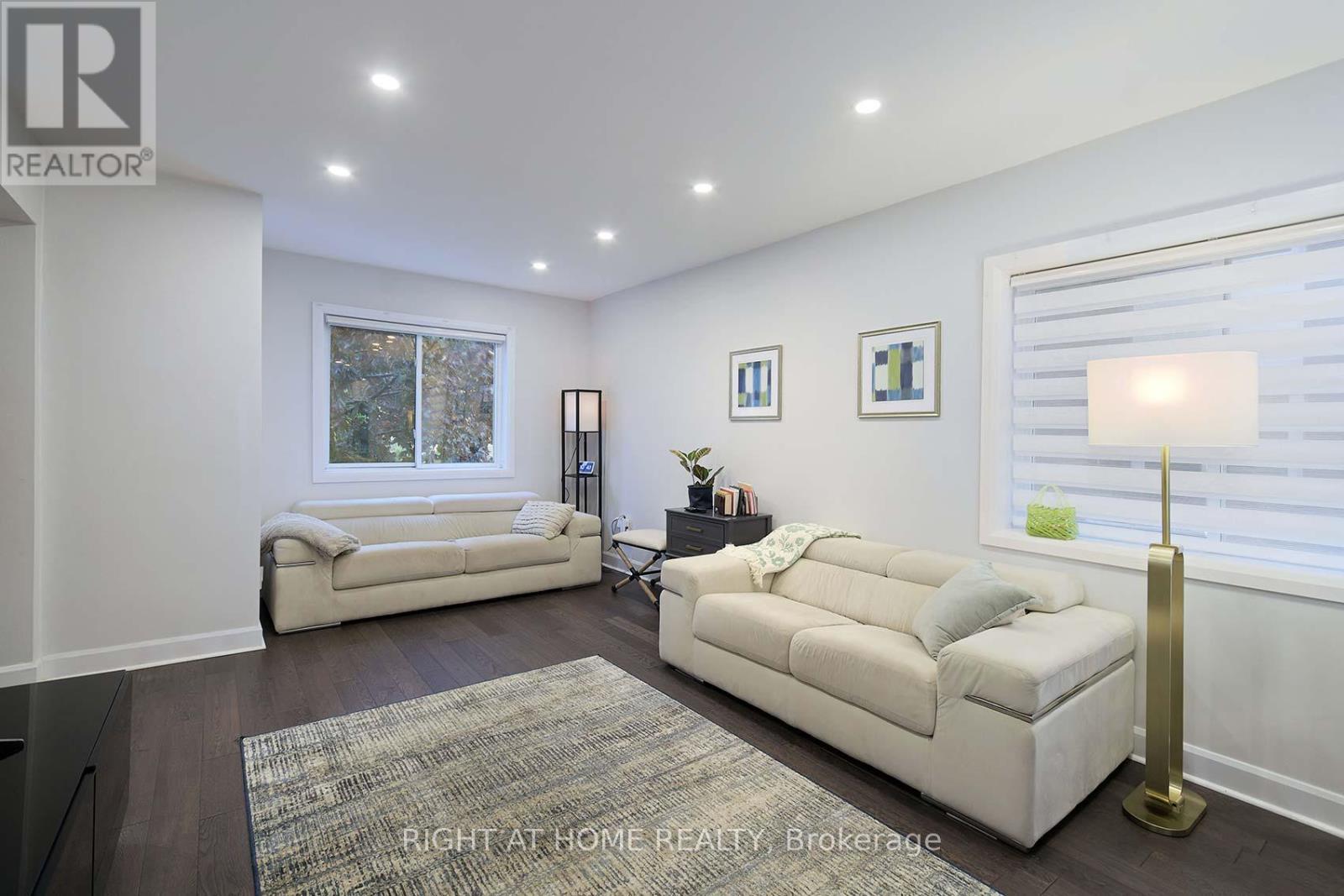 48 Van Stassen Boulevard, Toronto, Ontario  M6S 2N5 - Photo 9 - W12949612