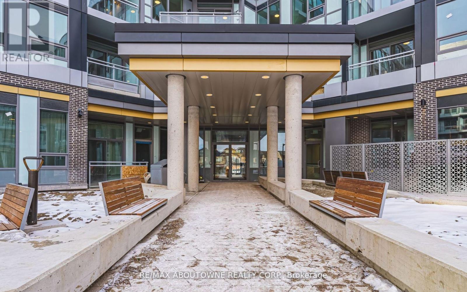 232 - 2501 Saw Whet Boulevard, Oakville, Ontario  L6M 5N2 - Photo 2 - W12949616