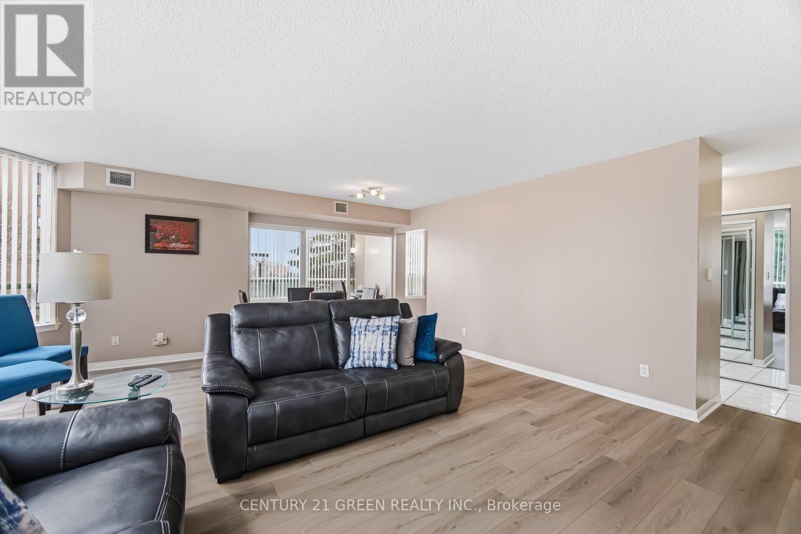 203 - 135 Hillcrest Avenue, Mississauga, Ontario  L5B 4B1 - Photo 12 - W12949648