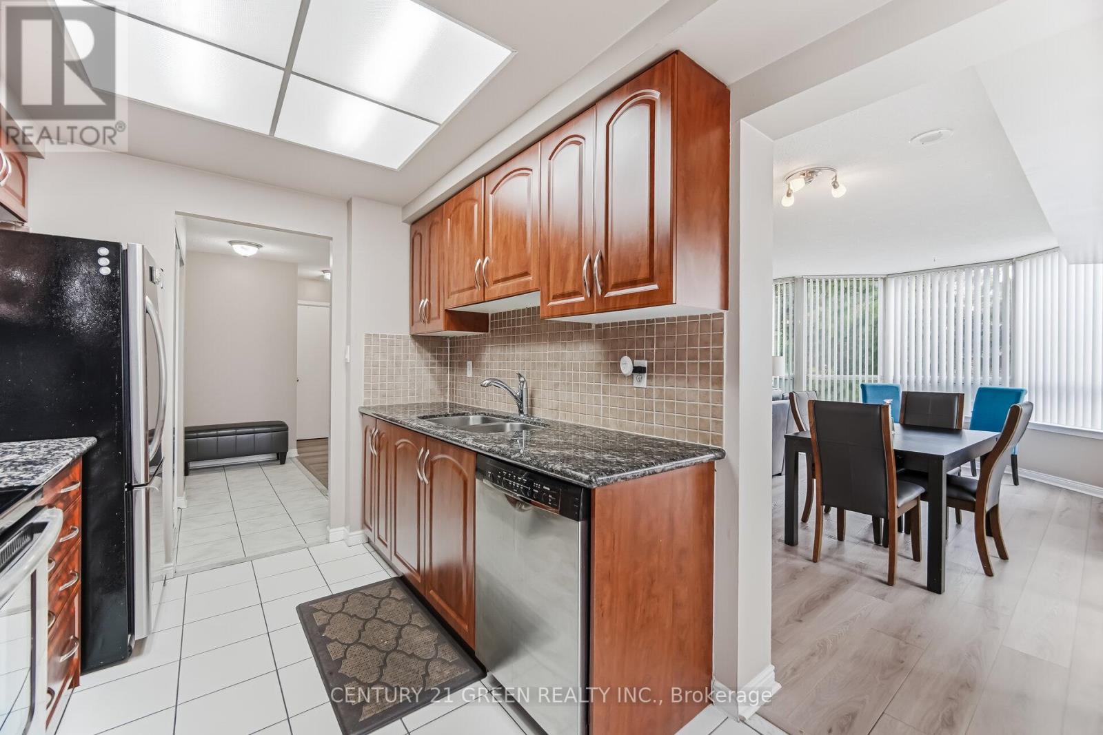 203 - 135 Hillcrest Avenue, Mississauga, Ontario  L5B 4B1 - Photo 19 - W12949648