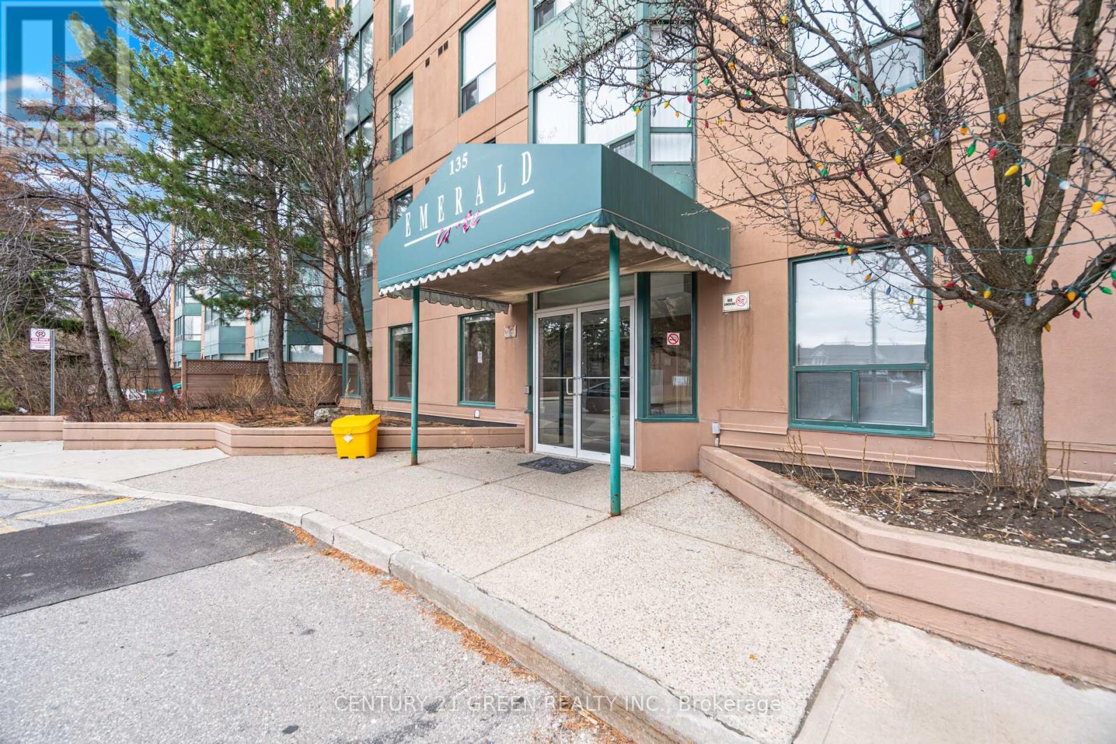 203 - 135 Hillcrest Avenue, Mississauga, Ontario  L5B 4B1 - Photo 3 - W12949648