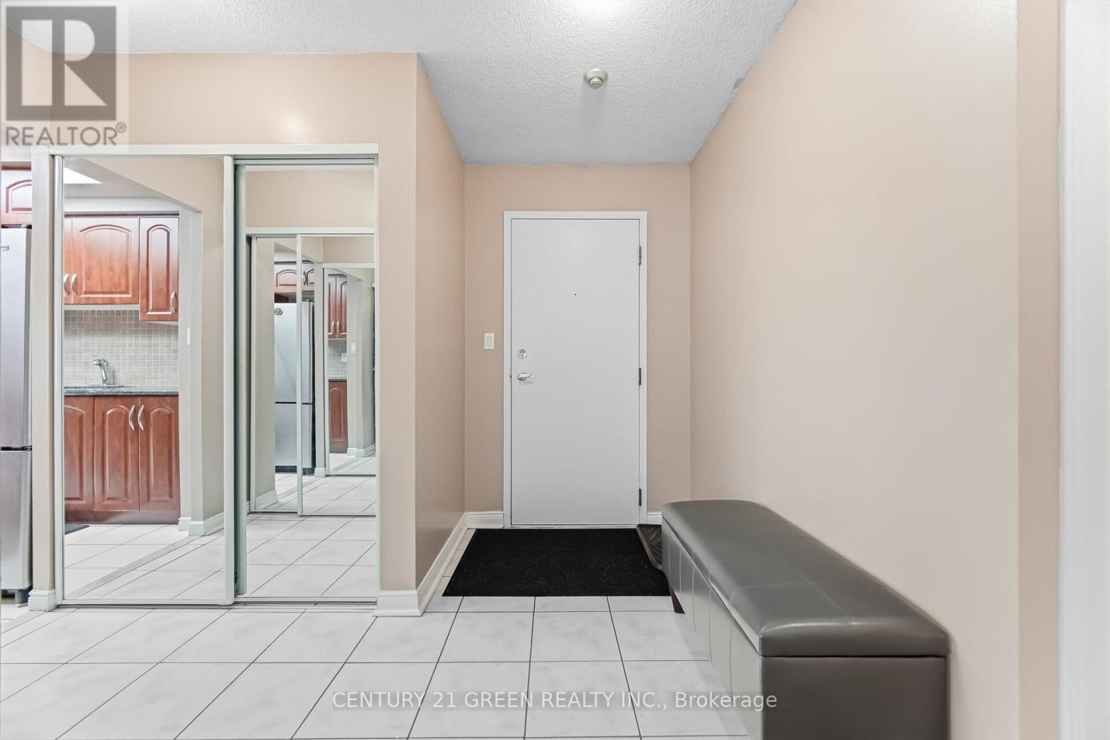 203 - 135 Hillcrest Avenue, Mississauga, Ontario  L5B 4B1 - Photo 8 - W12949648