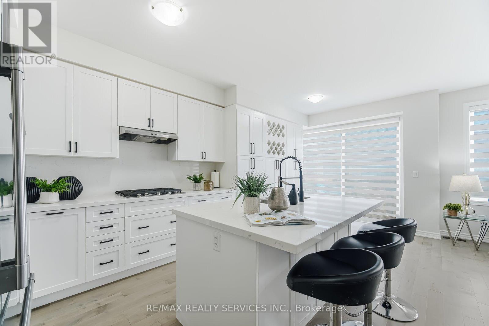 35 Del Grappa Street, Caledon, Ontario  L7C 1J6 - Photo 12 - W12949768