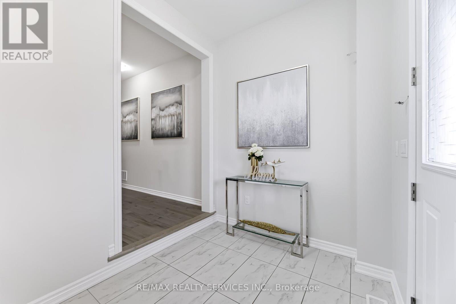 35 Del Grappa Street, Caledon, Ontario  L7C 1J6 - Photo 5 - W12949768