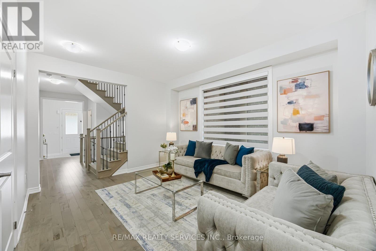 35 Del Grappa Street, Caledon, Ontario  L7C 1J6 - Photo 6 - W12949768