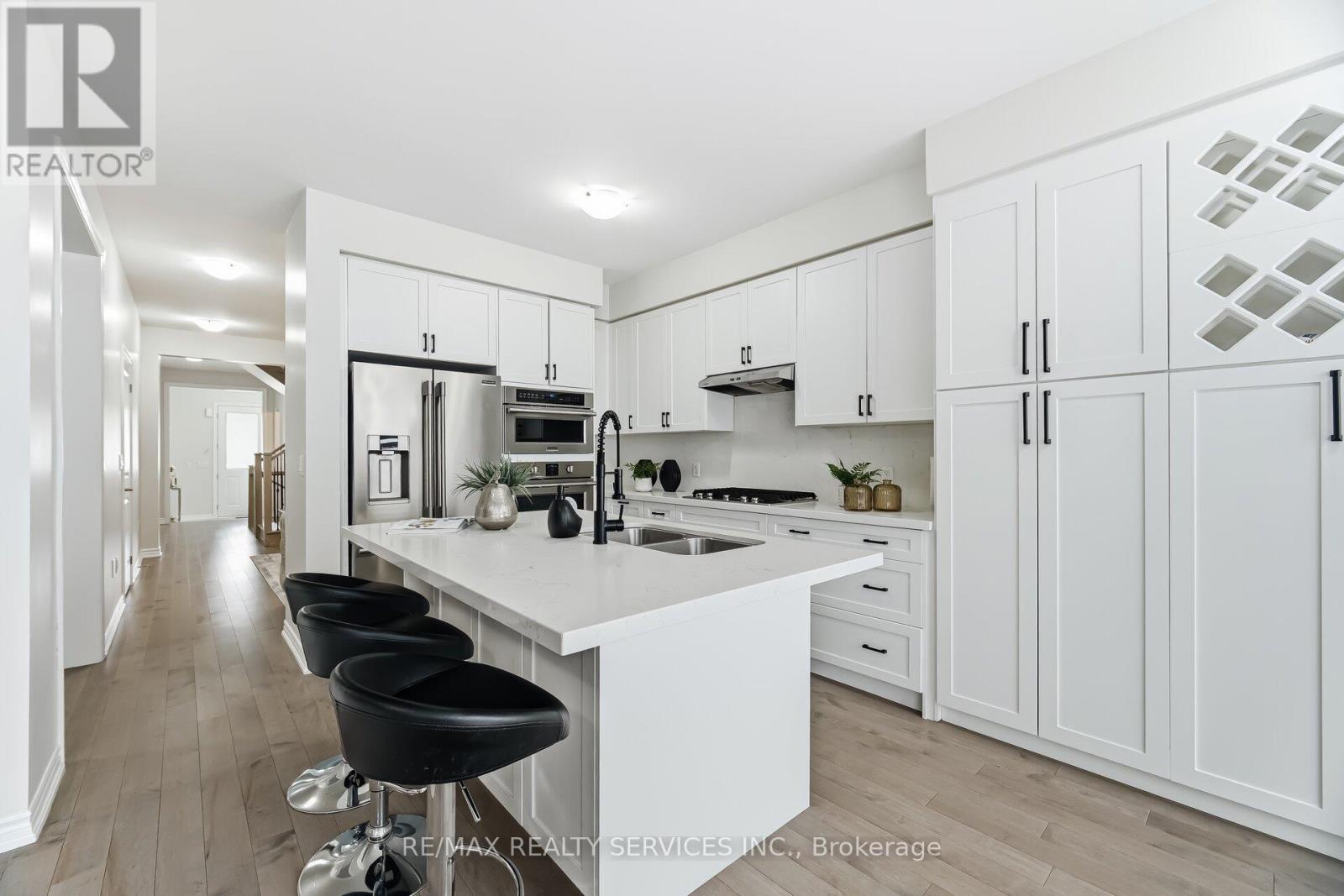 35 Del Grappa Street, Caledon, Ontario  L7C 1J6 - Photo 9 - W12949768