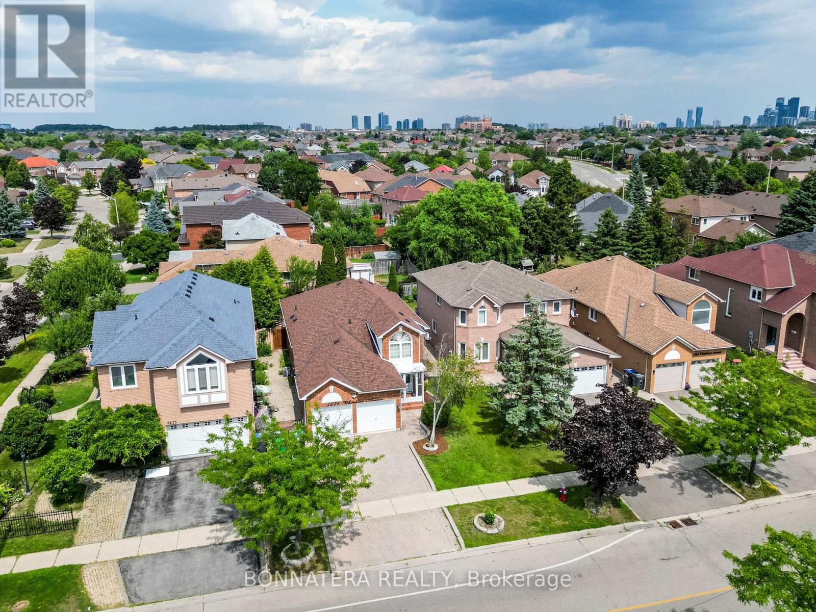 5471 Whitehorn Avenue, Mississauga, Ontario  L5V 1V5 - Photo 3 - W12949816