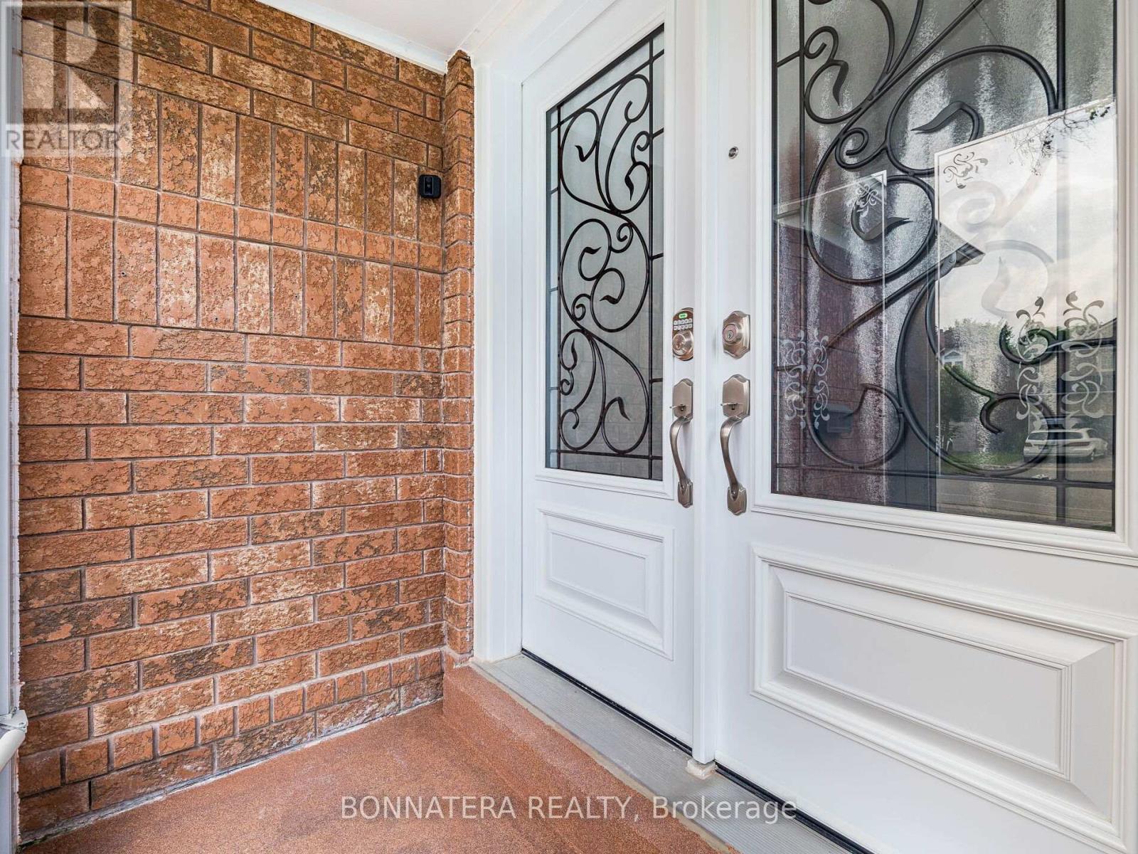 5471 Whitehorn Avenue, Mississauga, Ontario  L5V 1V5 - Photo 9 - W12949816