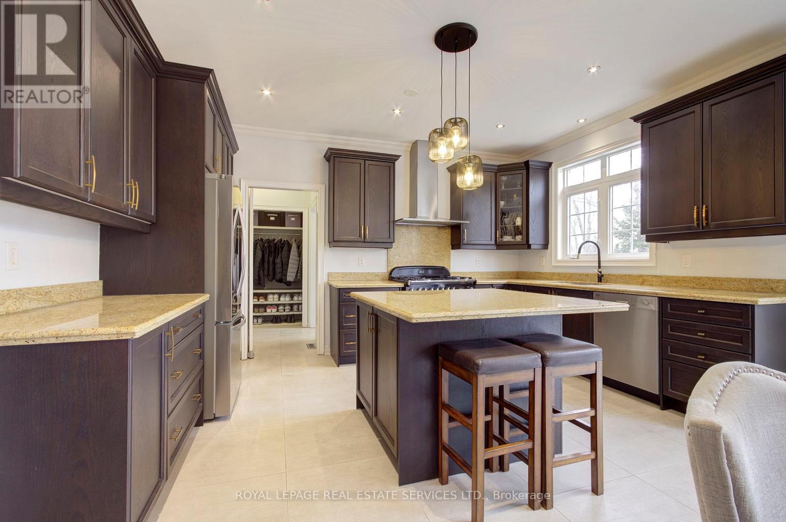 2219 Wuthering Heights Way, Oakville, Ontario  L6M 0A3 - Photo 11 - W12949848