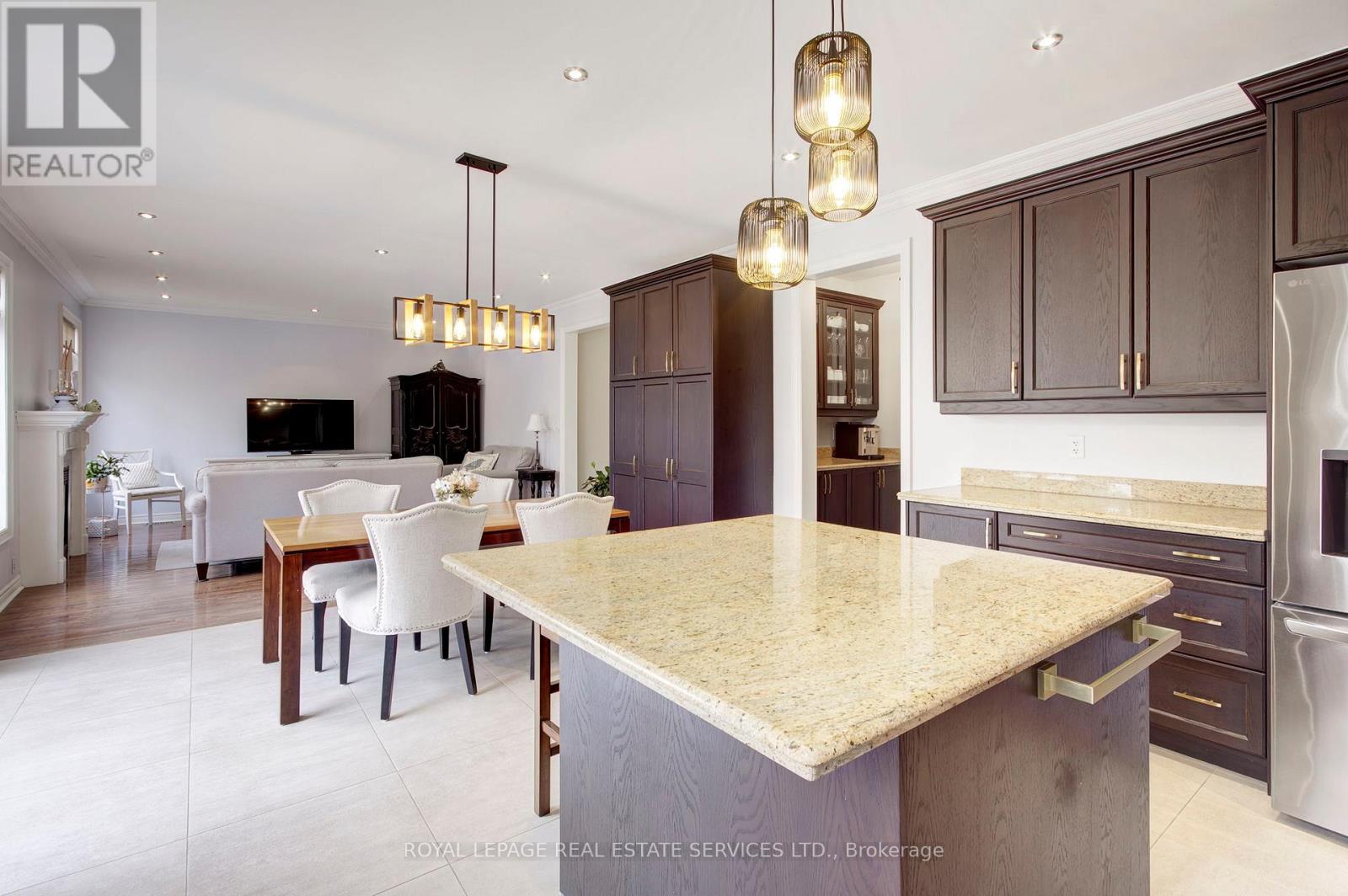 2219 Wuthering Heights Way, Oakville, Ontario  L6M 0A3 - Photo 16 - W12949848