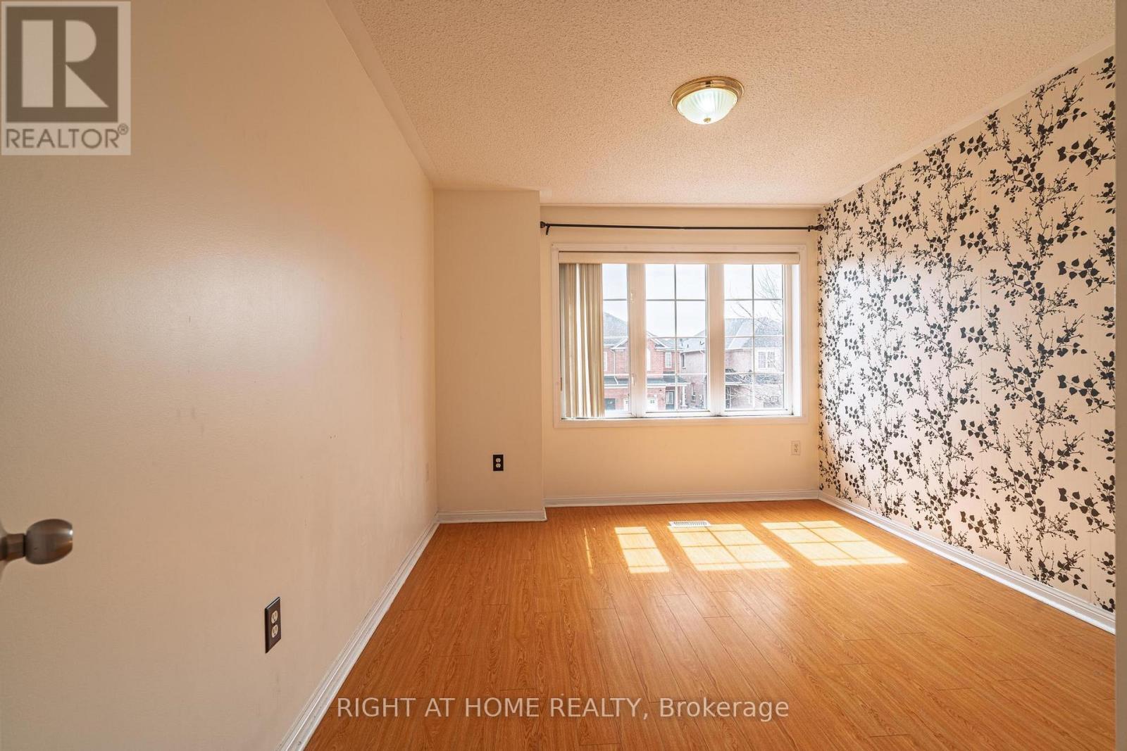 71 Herdwick Street, Brampton, Ontario  L6S 6L6 - Photo 10 - W12949890