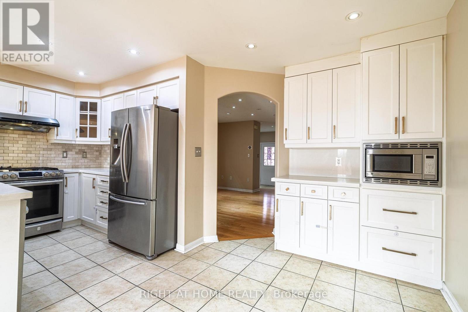 71 Herdwick Street, Brampton, Ontario  L6S 6L6 - Photo 6 - W12949890